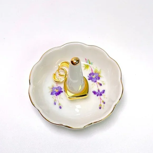 Vintage Ring Porcelain Dish with Handpainted Violets Gilded Gold Tip Japan - Picture 5 of 6